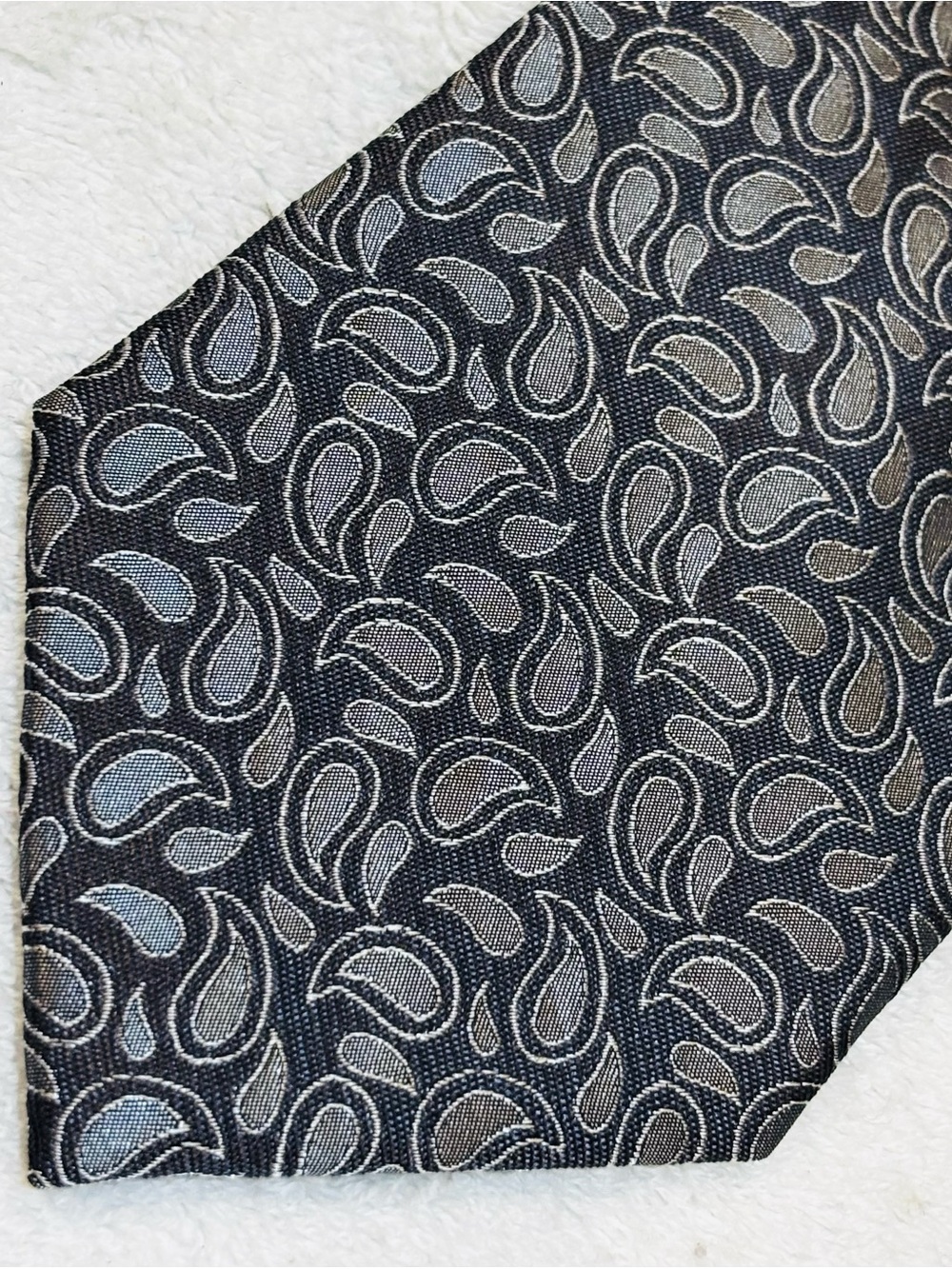 Brand New High Quality Designer Tie By Paul Malone / Palm Beach
